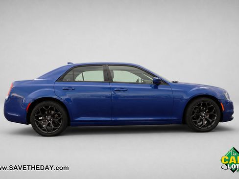 Used 2019 Chrysler 300 S RWD image 9