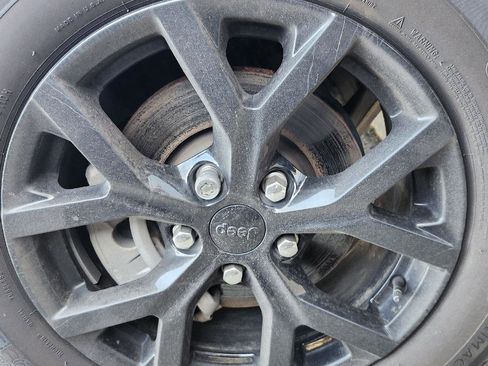 Used 2024 Jeep Grand Cherokee Altitude image 7