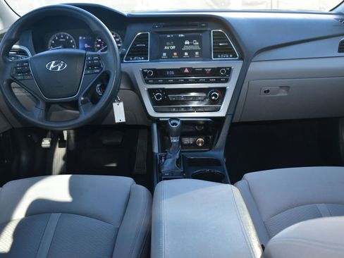 Used 2017 Hyundai Sonata SE image 6