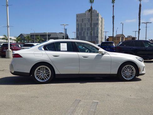 Used 2024 BMW 530i w/ Premium Package RWD image 4