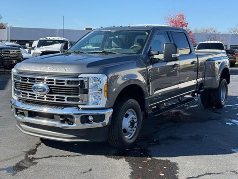 Used 2024 Ford F350 XLT image 4