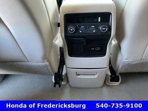 Used 2021 GMC Acadia Denali w/ Denali Ultimate Package AWD/4WD image 37