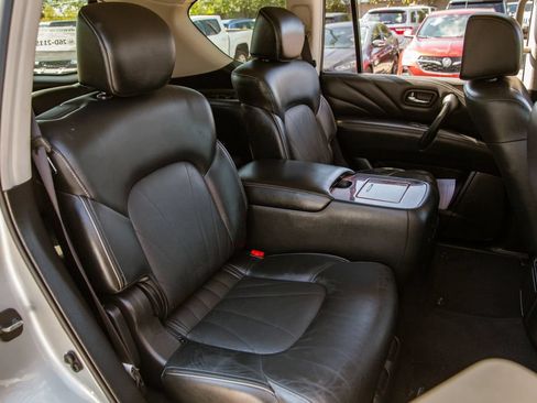 Used 2017 INFINITI QX80 4WD w/ Deluxe Technology Package image 12