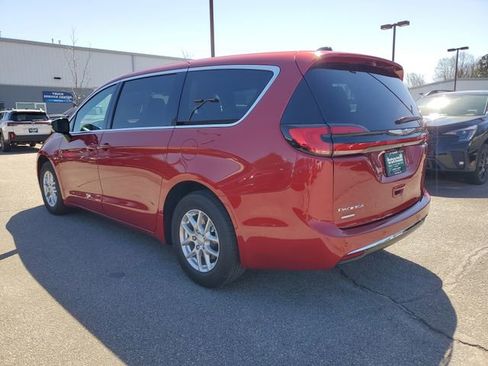 New 2026 Chrysler Pacifica Select FWD image 4