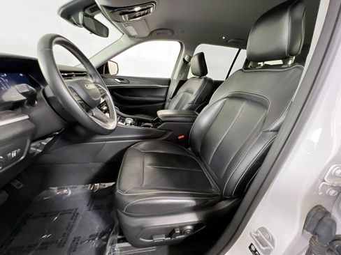 Used 2022 Jeep Grand Cherokee Limited image 22