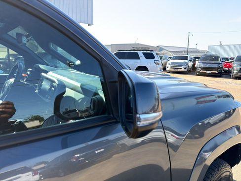 Used 2020 Toyota Tacoma TRD Sport w/ Technology Package AWD/4WD image 21