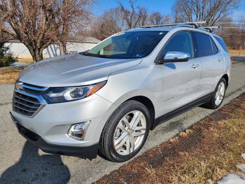 Used 2018 Chevrolet Equinox Premier FWD image 2