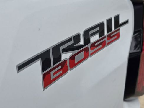 Used 2025 Chevrolet Colorado Trail Boss AWD/4WD image 8