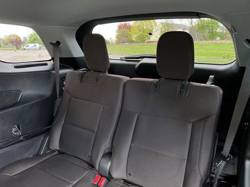 Used 2022 Ford Explorer XLT AWD/4WD image 25