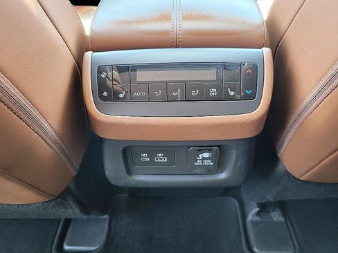 Used 2023 Nissan Pathfinder Platinum FWD image 30