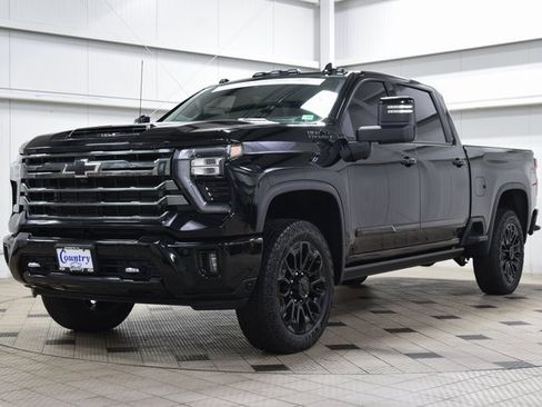 Used 2024 Chevrolet Silverado 2500 High Country w/ High Country Premium Package image 3