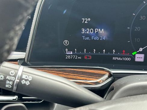 Used 2024 Cadillac Escalade Premium Luxury image 34