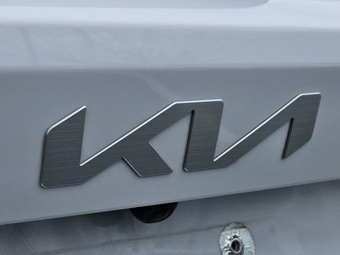 Used 2023 Kia Sorento LX image 15