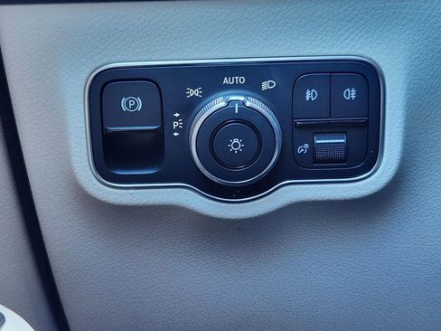 Used 2026 Mercedes-Benz GLB 250 4MATIC image 21