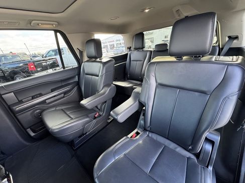 Used 2023 Ford Expedition XLT image 13