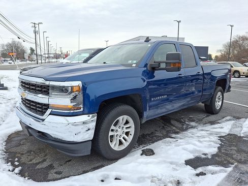 Used 2017 Chevrolet Silverado 1500 LT w/ Max Trailering Package image 2