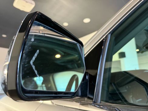 Used 2018 Chevrolet Suburban Premier image 7