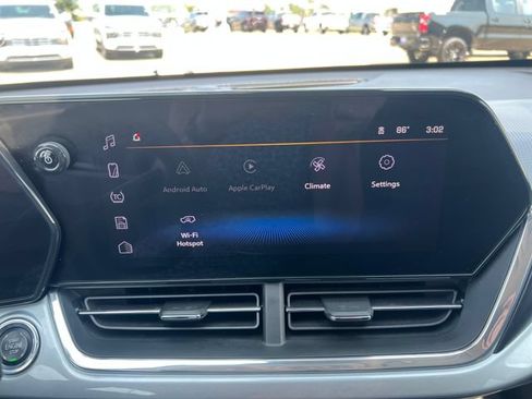 Used 2025 Chevrolet Trax LT w/ Driver Confidence Package FWD image 21