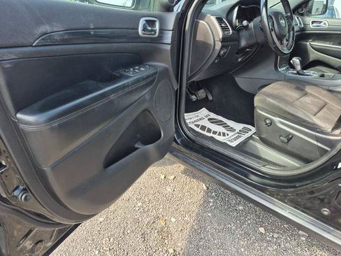 Used 2020 Jeep Grand Cherokee Laredo AWD/4WD image 8