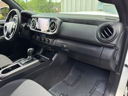 Used 2021 Toyota Tacoma TRD Sport w/ Technology Package RWD image 13