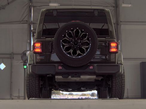 Used 2021 Jeep Wrangler Unlimited Sahara w/ Cold Weather Group AWD/4WD image 7