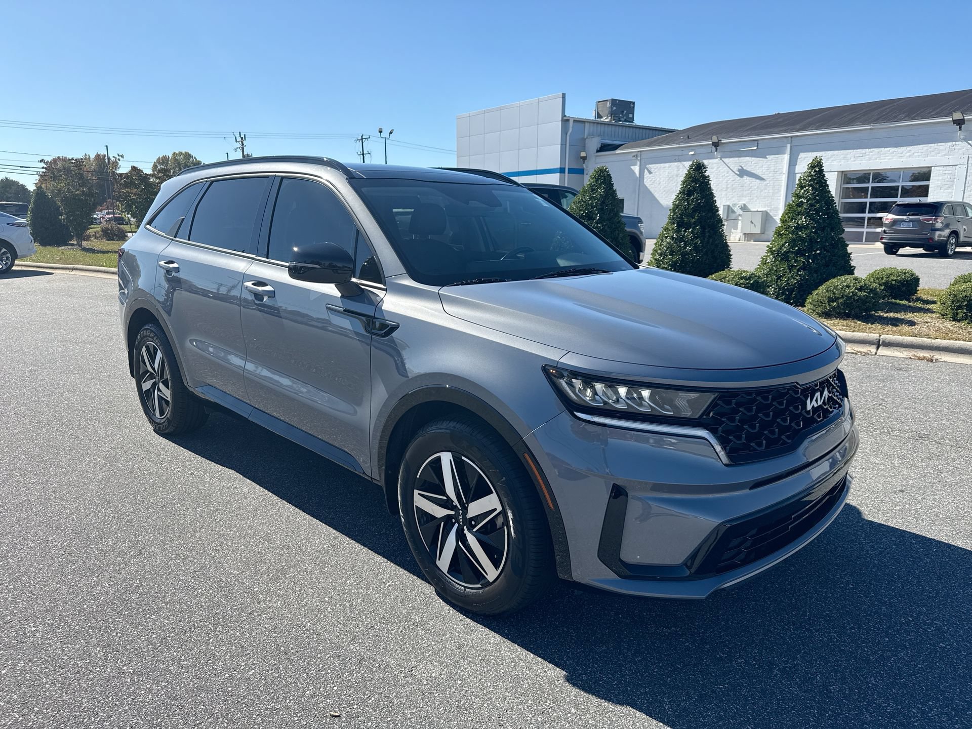 Used 2023 Kia Sorento S w/ Panoramic Sunroof Package FWD image 2