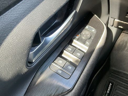 Used 2025 Nissan Kicks SV FWD image 13