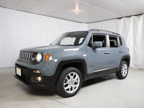Used 2017 Jeep Renegade Latitude w/ Cold Weather Group AWD/4WD image 24