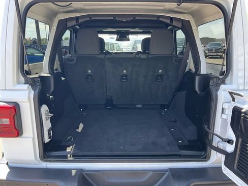 Used 2025 Jeep Wrangler Unlimited Sahara AWD/4WD image 32