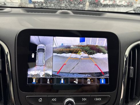 Used 2022 Chevrolet Equinox RS w/ Infotainment Package image 29