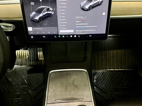 Used 2023 Tesla Model Y Performance AWD/4WD image 13
