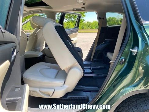 Used 2023 Toyota Highlander XLE AWD/4WD image 40