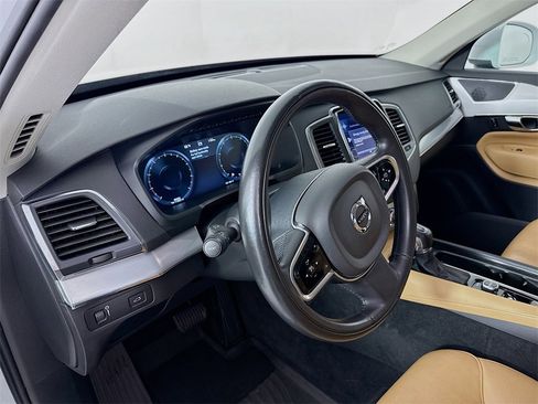 Used 2016 Volvo XC90 T5 Momentum image 4