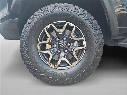 Used 2024 Chevrolet Colorado ZR2 w/ ZR2 Convenience Package III AWD/4WD image 24