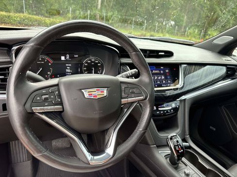 Used 2023 Cadillac XT6 Premium Luxury FWD image 16