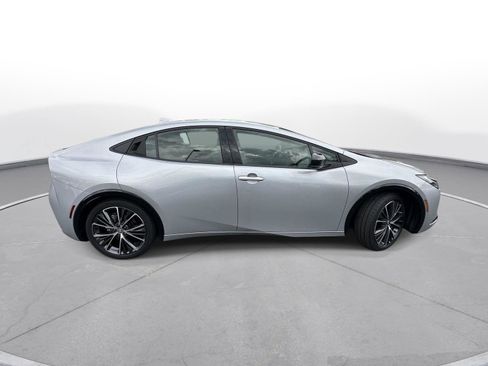Used 2025 Toyota Prius XLE FWD image 5
