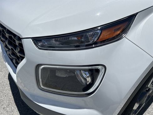New 2025 Hyundai Venue Limited image 16