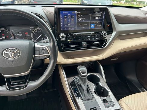 Used 2022 Toyota Highlander Platinum FWD image 20