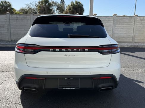 Certified 2022 Porsche Macan image 11