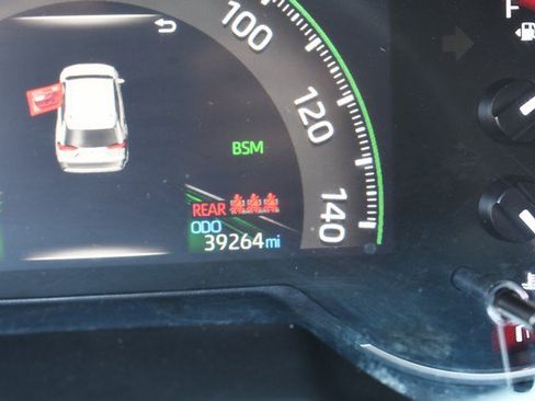 Used 2024 Toyota RAV4 XLE AWD/4WD image 32