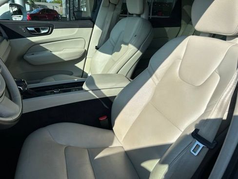 Used 2018 Volvo XC60 T5 Momentum w/ Vision Package AWD/4WD image 22