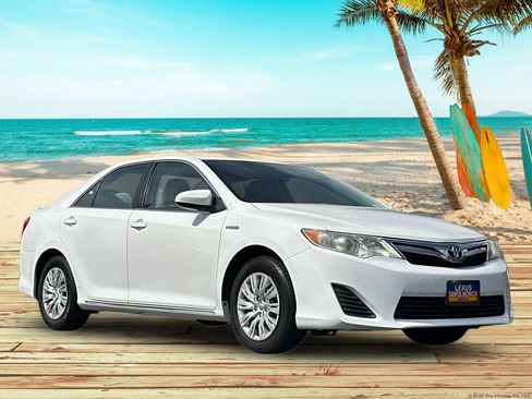 Used 2014 Toyota Camry LE image 8