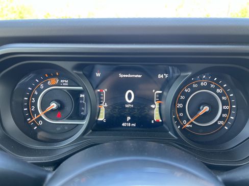 Used 2025 Jeep Wrangler Unlimited Sahara AWD/4WD image 21