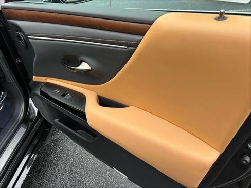 Certified 2025 Lexus ES 350 w/ Premium Package FWD image 14
