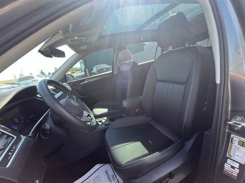 Used 2024 Volkswagen Tiguan SE w/ Panoramic Sunroof Package AWD/4WD image 11