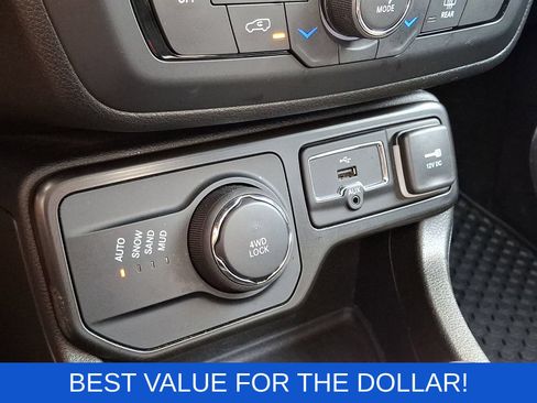 Used 2022 Jeep Renegade Latitude AWD/4WD image 25
