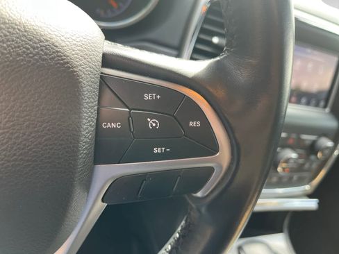 Used 2021 Jeep Grand Cherokee Laredo image 11