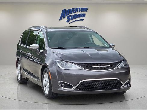 Used 2020 Chrysler Pacifica Limited FWD image 1