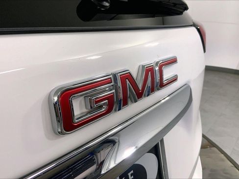 Used 2024 GMC Terrain SLE FWD image 29