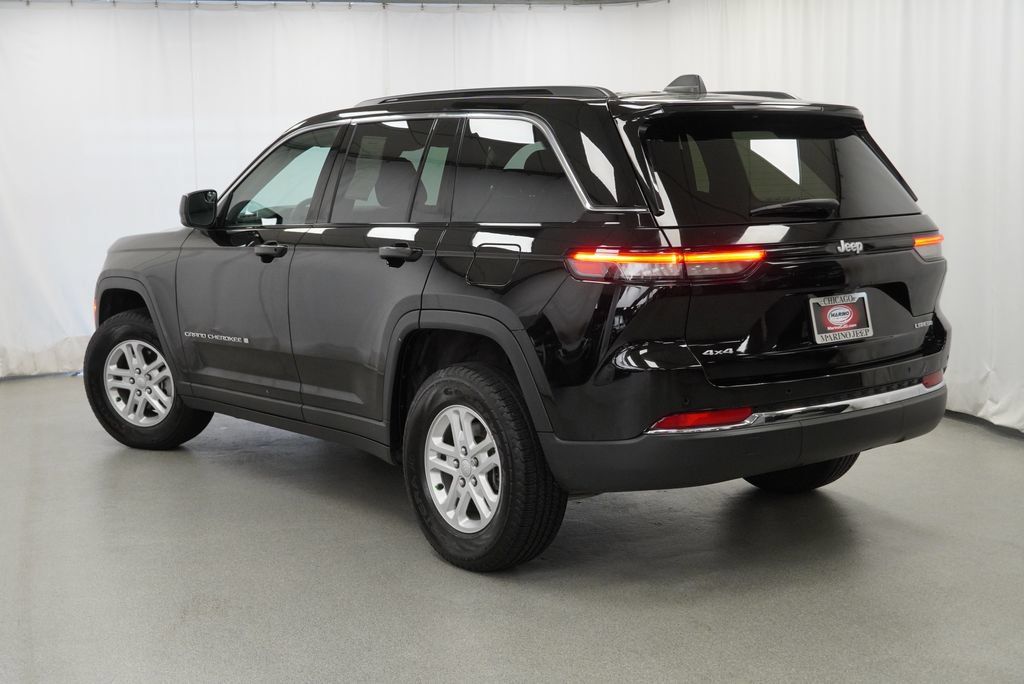 Certified 2024 Jeep Grand Cherokee Laredo AWD/4WD image 24
